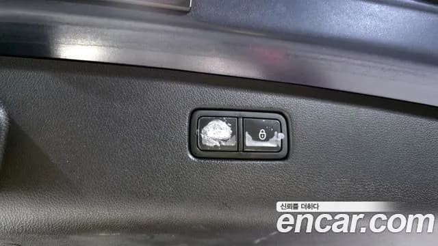 2022 Genesis GV70 2.5T Gasoline AWD Sold VIN KMTMA81BDNU057379 – trunk area 2022 Genesis GV70 2.5T Gasoline AWD Sold VIN KMTMA81BDNU057379 – trunk area