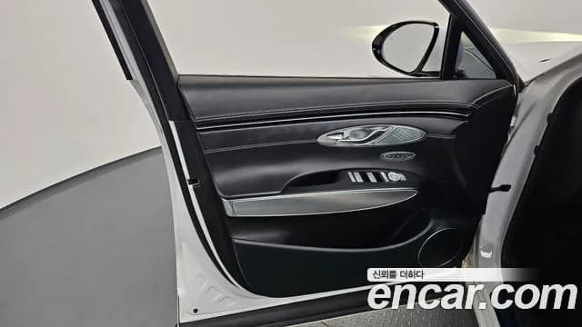 2022 Genesis GV70 2.5T Gasoline AWD Sold VIN KMTMA81BDNU072806 – side profile 2022 Genesis GV70 2.5T Gasoline AWD Sold VIN KMTMA81BDNU072806 – side profile