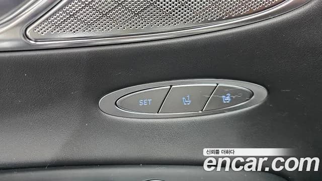 2022 Genesis GV70 2.5T Gasoline AWD Sold VIN KMTMA81BDNU072806 – interior seats 2022 Genesis GV70 2.5T Gasoline AWD Sold VIN KMTMA81BDNU072806 – interior seats