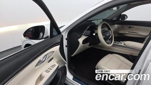 2023 Genesis GV70 2.5T Gasoline AWD Sold VIN KMTMA81BDPU098539 – exterior detail 2023 Genesis GV70 2.5T Gasoline AWD Sold VIN KMTMA81BDPU098539 – exterior detail