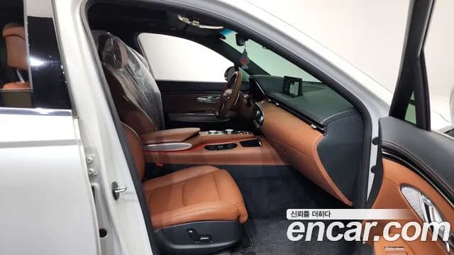 2024 Genesis GV70 2.5T Gasoline AWD Sold VIN KMTMA81BDRU148983 – side profile 2024 Genesis GV70 2.5T Gasoline AWD Sold VIN KMTMA81BDRU148983 – side profile