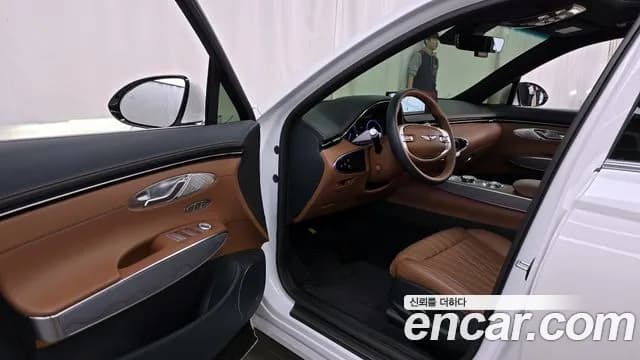 2024 Genesis GV70 2.5T Gasoline AWD Sold VIN KMTMA81BDRU164686 – trunk area 2024 Genesis GV70 2.5T Gasoline AWD Sold VIN KMTMA81BDRU164686 – trunk area