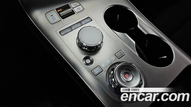 2025 Genesis GV70 2.5T Gasoline AWD Sold VIN KMTMA81BDSU218640 – exterior detail 2025 Genesis GV70 2.5T Gasoline AWD Sold VIN KMTMA81BDSU218640 – exterior detail