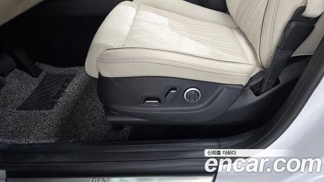 2025 Genesis GV70 2.5T Gasoline AWD Sold VIN KMTMA81BDSU239450 – photo 14 2025 Genesis GV70 2.5T Gasoline AWD Sold VIN KMTMA81BDSU239450 – photo 14