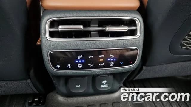 2025 Genesis GV70 2.5T Gasoline AWD Sold VIN KMTMA81BDSU240697 – interior seats 2025 Genesis GV70 2.5T Gasoline AWD Sold VIN KMTMA81BDSU240697 – interior seats