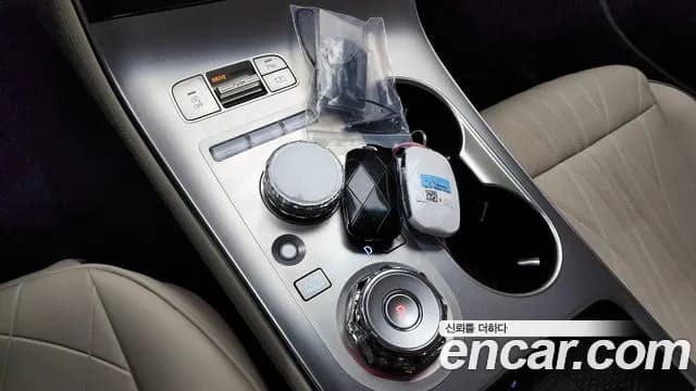 2025 Genesis GV70 2.5T Gasoline AWD Sold VIN KMTMA81BDSU246390 – photo 14 2025 Genesis GV70 2.5T Gasoline AWD Sold VIN KMTMA81BDSU246390 – photo 14