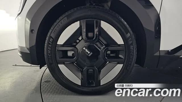 2024 Kia EV9 Long Range 4WD Sold VIN KNAAC815PRS008473 – trunk area 2024 Kia EV9 Long Range 4WD Sold VIN KNAAC815PRS008473 – trunk area