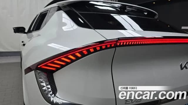 2022 Kia EV6 Long Range 4WD Sold VIN KNAC581CPNA026313 – trunk area 2022 Kia EV6 Long Range 4WD Sold VIN KNAC581CPNA026313 – trunk area