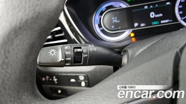 2020 Kia The New Niro 1.6 HEV Sold VIN KNACA81CGLA319355 – exterior detail 2020 Kia The New Niro 1.6 HEV Sold VIN KNACA81CGLA319355 – exterior detail