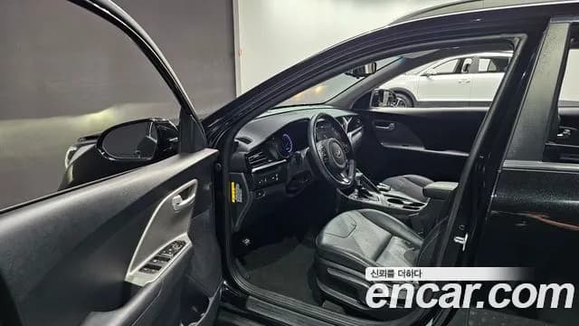 2020 Kia The New Niro 1.6 HEV Sold VIN KNACA81CGLA408211 – trunk area 2020 Kia The New Niro 1.6 HEV Sold VIN KNACA81CGLA408211 – trunk area