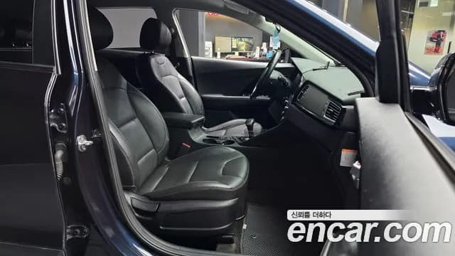 2017 Kia Niro Prestige Sold VIN KNACB81CGHA074560 – photo 12 2017 Kia Niro Prestige Sold VIN KNACB81CGHA074560 – photo 12