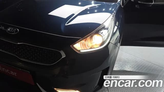 2017 Kia Niro Prestige Sold VIN KNACB81CGHA079775 – side profile 2017 Kia Niro Prestige Sold VIN KNACB81CGHA079775 – side profile