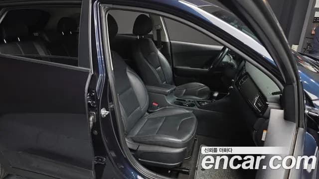 2017 Kia Niro Prestige Sold VIN KNACB81CGHA079775 – photo 12 2017 Kia Niro Prestige Sold VIN KNACB81CGHA079775 – photo 12