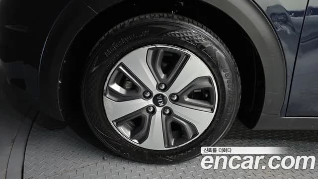 2017 Kia Niro Prestige Sold VIN KNACB81CGHA079775 – photo 27 2017 Kia Niro Prestige Sold VIN KNACB81CGHA079775 – photo 27
