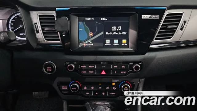 2018 Kia Niro Prestige Sold VIN KNACB81CGJA084311 – trunk area 2018 Kia Niro Prestige Sold VIN KNACB81CGJA084311 – trunk area