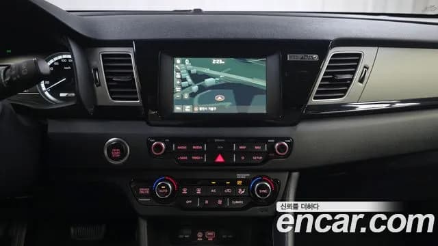 2018 Kia Niro Prestige Sold VIN KNACB81CGJA140492 – exterior detail 2018 Kia Niro Prestige Sold VIN KNACB81CGJA140492 – exterior detail