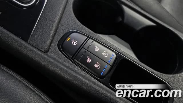 2018 Kia Niro Prestige Sold VIN KNACB81CGJA140492 – trunk area 2018 Kia Niro Prestige Sold VIN KNACB81CGJA140492 – trunk area