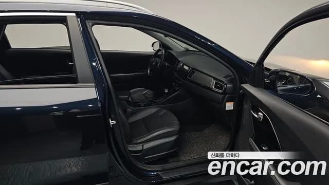 2018 Kia Niro Prestige Sold VIN KNACB81CGJA212880 – exterior detail 2018 Kia Niro Prestige Sold VIN KNACB81CGJA212880 – exterior detail
