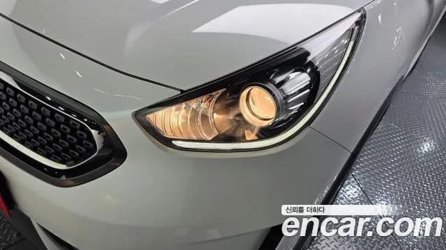 2018 Kia Niro Prestige Sold VIN KNACB81CGJA238712 – exterior detail 2018 Kia Niro Prestige Sold VIN KNACB81CGJA238712 – exterior detail
