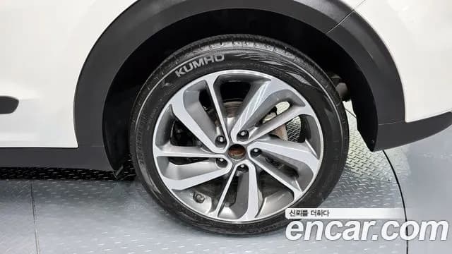 2018 Kia Niro Prestige Sold VIN KNACB81CGJA238712 – trunk area 2018 Kia Niro Prestige Sold VIN KNACB81CGJA238712 – trunk area