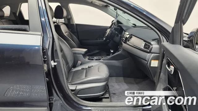 2018 Kia Niro Prestige Sold VIN KNACB81CGJA250837 – exterior detail 2018 Kia Niro Prestige Sold VIN KNACB81CGJA250837 – exterior detail