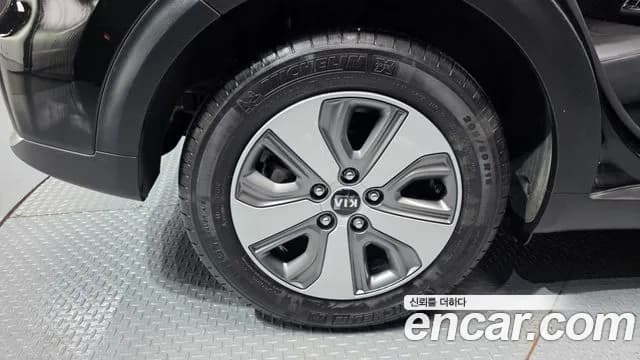 2019 Kia Niro Prestige Sold VIN KNACB81CGKA274536 – exterior detail 2019 Kia Niro Prestige Sold VIN KNACB81CGKA274536 – exterior detail