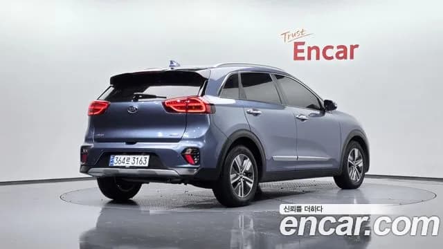 2020 Kia The New Niro 1.6 HEV Sold VIN KNACB81CGLA352374 – trunk area 2020 Kia The New Niro 1.6 HEV Sold VIN KNACB81CGLA352374 – trunk area
