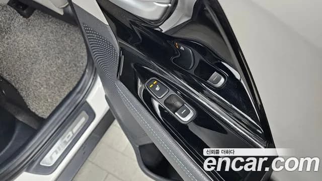 2018 Kia Niro Noblesse Sold VIN KNACC81CGJA096969 – exterior detail 2018 Kia Niro Noblesse Sold VIN KNACC81CGJA096969 – exterior detail