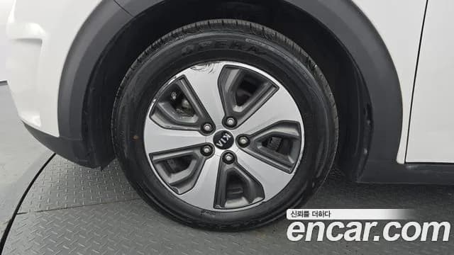 2018 Kia Niro Noblesse Sold VIN KNACC81CGJA138660 – engine bay 2018 Kia Niro Noblesse Sold VIN KNACC81CGJA138660 – engine bay