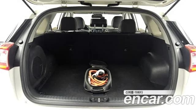 2019 Kia Niro EV Noblesse Sold VIN KNACC81GFKA001859 – trunk area 2019 Kia Niro EV Noblesse Sold VIN KNACC81GFKA001859 – trunk area