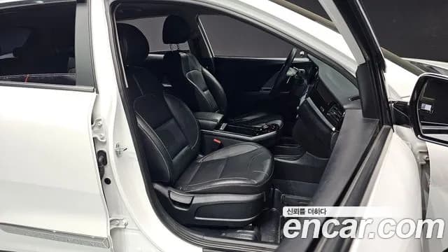 2022 Kia Niro EV Taxi Sold VIN KNACC81GFNA129940 – trunk area 2022 Kia Niro EV Taxi Sold VIN KNACC81GFNA129940 – trunk area