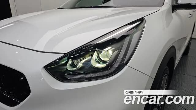 2021 Kia The New Niro 1.6 HEV Sold VIN KNACE81CGMA473588 – photo 17 2021 Kia The New Niro 1.6 HEV Sold VIN KNACE81CGMA473588 – photo 17
