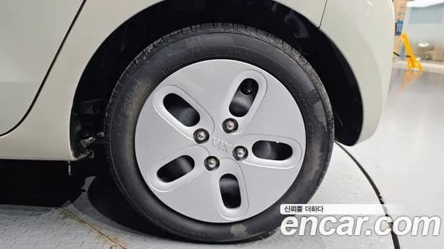 2018 Kia The New Ray Van Sold VIN KNACF911BJT190286 – trunk area 2018 Kia The New Ray Van Sold VIN KNACF911BJT190286 – trunk area