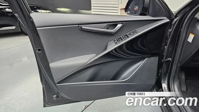 2022 Kia The All New Niro Prestige Sold VIN KNACR81EGNA002888 – rear exterior 2022 Kia The All New Niro Prestige Sold VIN KNACR81EGNA002888 – rear exterior