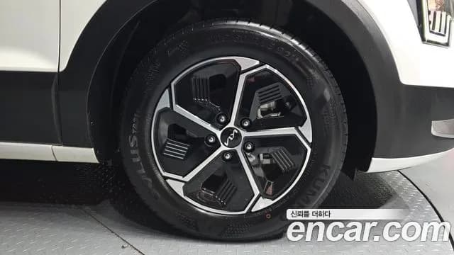 2022 Kia The All New Niro Prestige Sold VIN KNACR81EGNA012777 – undercarriage 2022 Kia The All New Niro Prestige Sold VIN KNACR81EGNA012777 – undercarriage