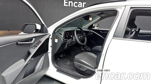 2022 Kia The All New Niro Prestige Sold VIN KNACR81EGNA012810 – trunk area 2022 Kia The All New Niro Prestige Sold VIN KNACR81EGNA012810 – trunk area