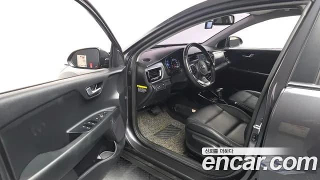 2018 Kia Stonic Diesel 1.6 Sold VIN KNADC815GJS074180 – trunk area 2018 Kia Stonic Diesel 1.6 Sold VIN KNADC815GJS074180 – trunk area