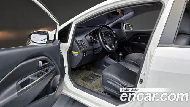 2017 Kia The New Pride 5DR 1.4 MPI Sold VIN KNADM512BHS826912 – trunk area 2017 Kia The New Pride 5DR 1.4 MPI Sold VIN KNADM512BHS826912 – trunk area