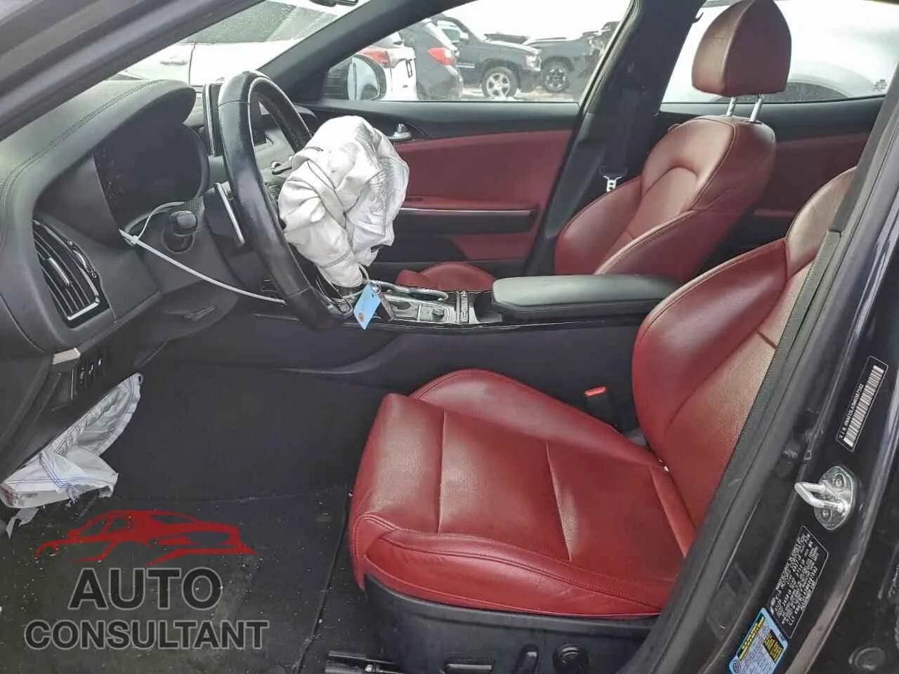 2021 KIA STINGER Damaged VIN KNAE15LA5M6087592 – exterior detail 2021 KIA STINGER Damaged VIN KNAE15LA5M6087592 – exterior detail