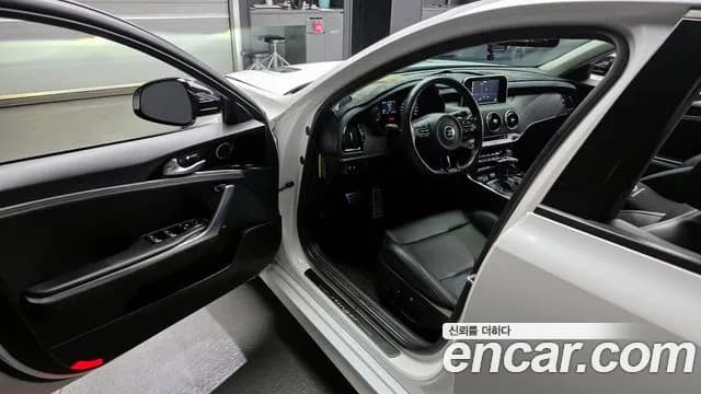 2018 Kia Stinger 2.0 Turbo 2WD Sold VIN KNAE251ABJS000690 – exterior detail 2018 Kia Stinger 2.0 Turbo 2WD Sold VIN KNAE251ABJS000690 – exterior detail