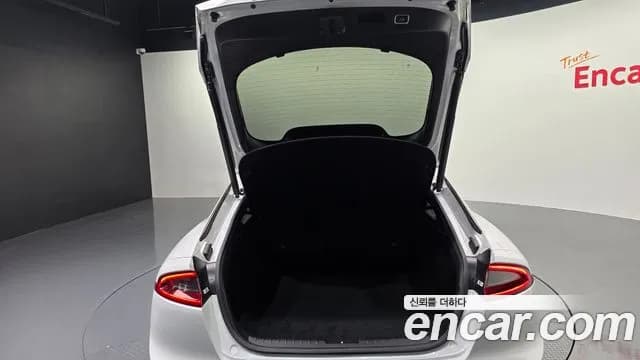 2018 Kia Stinger 3.3 Turbo AWD Sold VIN KNAE751CDJS007388 – interior seats 2018 Kia Stinger 3.3 Turbo AWD Sold VIN KNAE751CDJS007388 – interior seats
