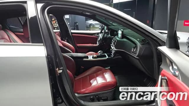 2018 Kia Stinger 3.3 Turbo AWD Sold VIN KNAE751CDJS011725 – trunk area 2018 Kia Stinger 3.3 Turbo AWD Sold VIN KNAE751CDJS011725 – trunk area