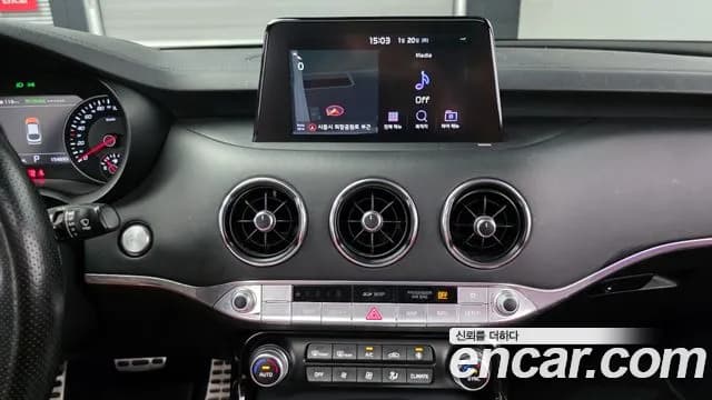 2020 Kia Stinger 3.3 Turbo AWD Sold VIN KNAE751CDLS069158 – exterior detail 2020 Kia Stinger 3.3 Turbo AWD Sold VIN KNAE751CDLS069158 – exterior detail