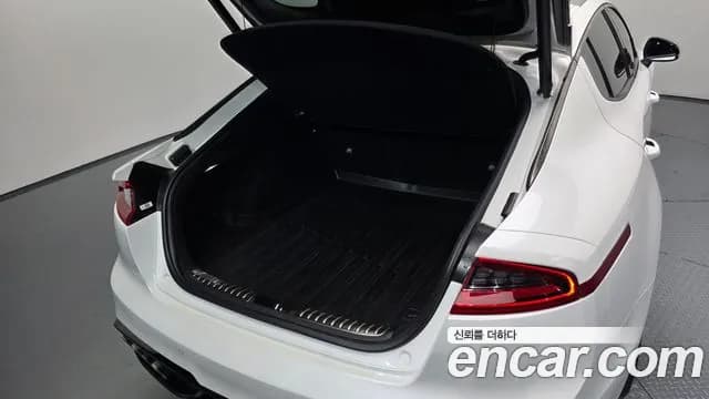2020 Kia Stinger 3.3 Turbo AWD Sold VIN KNAE751CDLS082020 – interior seats 2020 Kia Stinger 3.3 Turbo AWD Sold VIN KNAE751CDLS082020 – interior seats