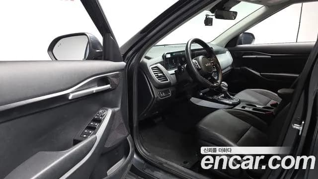 2024 Kia The New Seltos Gasoline 1.6 Turbo 4WD Sold VIN KNAEP817DRK591118 – trunk area 2024 Kia The New Seltos Gasoline 1.6 Turbo 4WD Sold VIN KNAEP817DRK591118 – trunk area