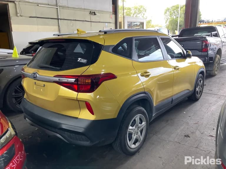 2020 Kia Seltos Used VIN KNAEP81ATM7131271 – rear exterior 2020 Kia Seltos Used VIN KNAEP81ATM7131271 – rear exterior