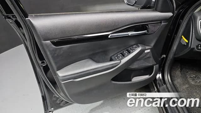 2020 Kia Seltos Gasoline 1.6 Turbo 2WD Sold VIN KNAET812GLK002977 – rear exterior 2020 Kia Seltos Gasoline 1.6 Turbo 2WD Sold VIN KNAET812GLK002977 – rear exterior