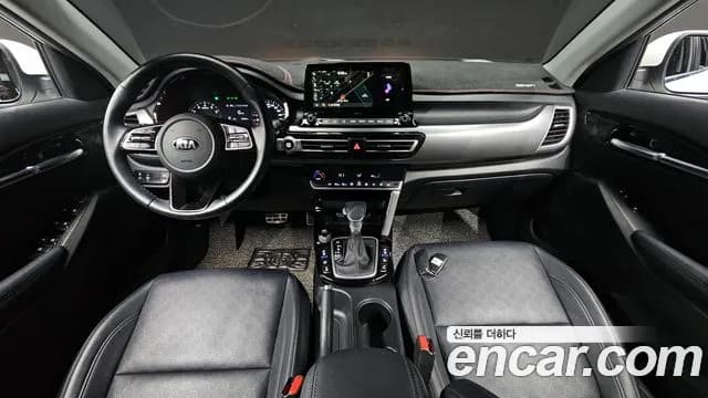 2020 Kia Seltos Gasoline 1.6 Turbo 2WD Sold VIN KNAET812GLK037215 – exterior detail 2020 Kia Seltos Gasoline 1.6 Turbo 2WD Sold VIN KNAET812GLK037215 – exterior detail