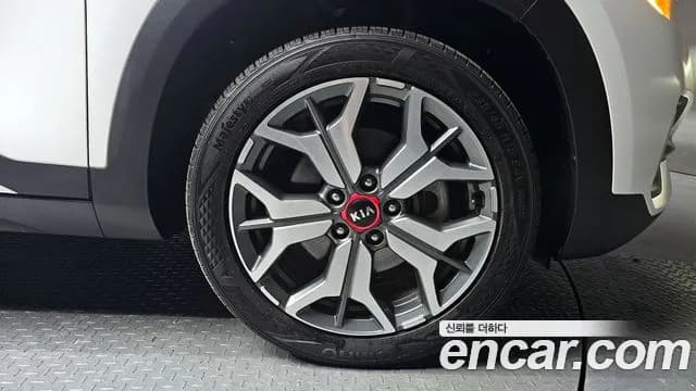 2020 Kia Seltos Gasoline 1.6 Turbo 2WD Sold VIN KNAET812GLK037215 – photo 14 2020 Kia Seltos Gasoline 1.6 Turbo 2WD Sold VIN KNAET812GLK037215 – photo 14
