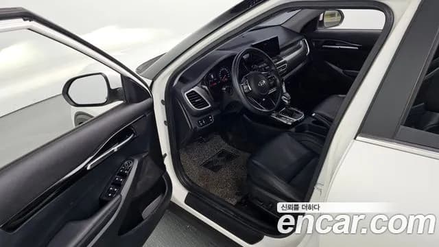 2020 Kia Seltos Gasoline 1.6 Turbo 2WD Sold VIN KNAET812GLK098589 – exterior detail 2020 Kia Seltos Gasoline 1.6 Turbo 2WD Sold VIN KNAET812GLK098589 – exterior detail